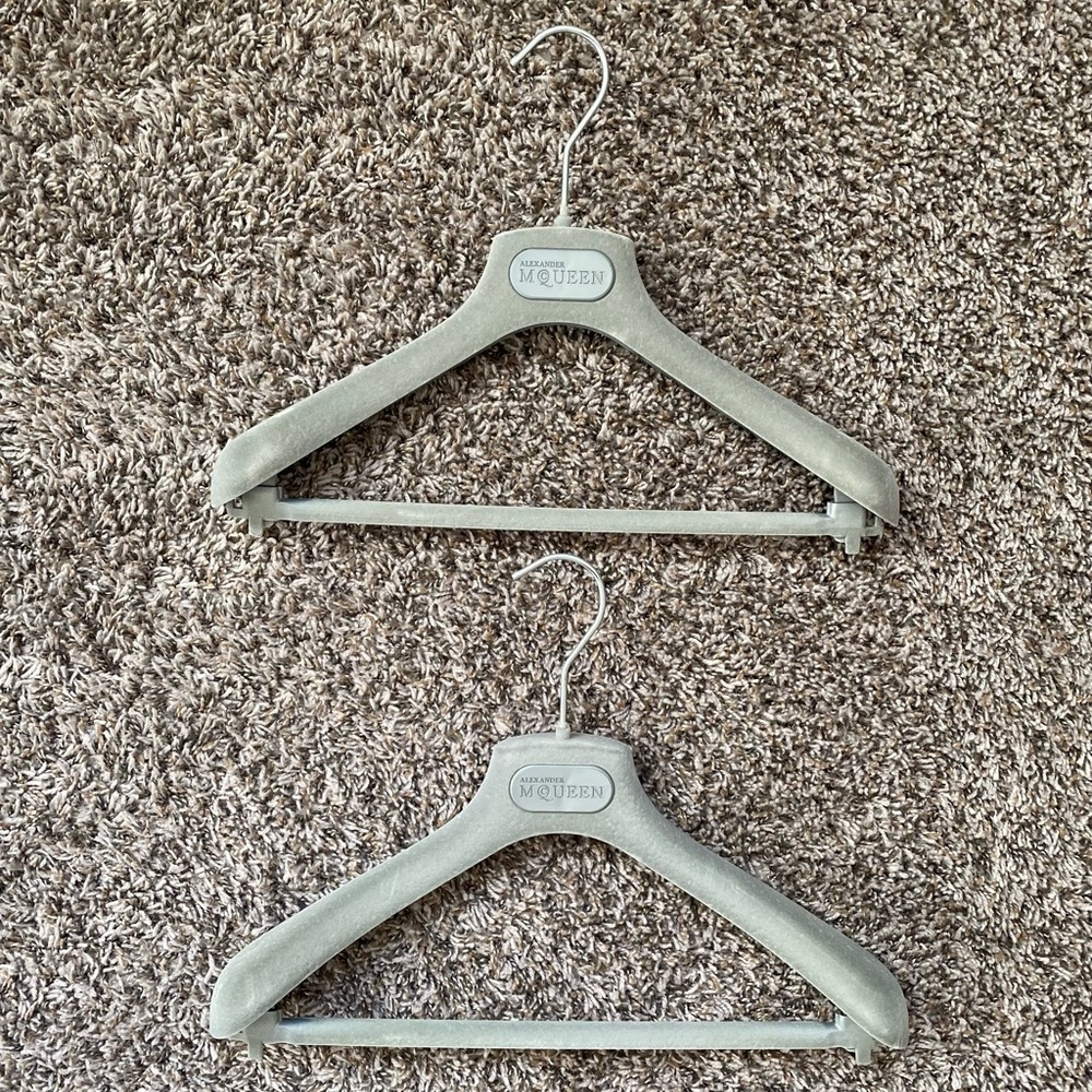 Alexander McQueen🔸Velvet Hanger 2 sets🔸2007 AW